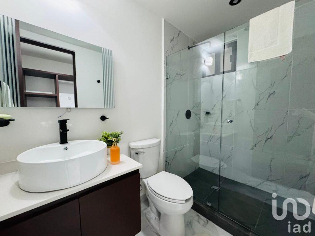 RENTA DE DEPARTAMENTO AMUEBLADO EN AV. HUAYACÁN, CONDOMINIO OMBÚ CANCÚN