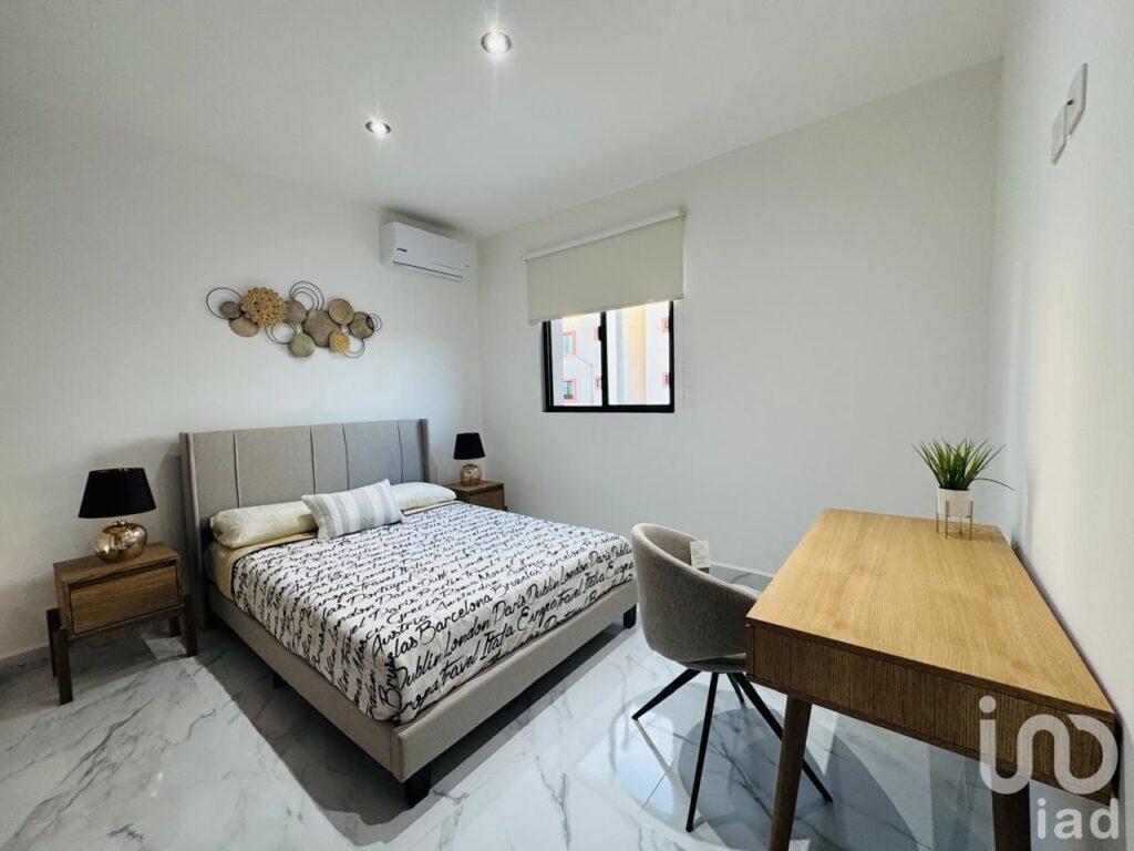 RENTA DE DEPARTAMENTO AMUEBLADO EN AV. HUAYACÁN, CONDOMINIO OMBÚ CANCÚN