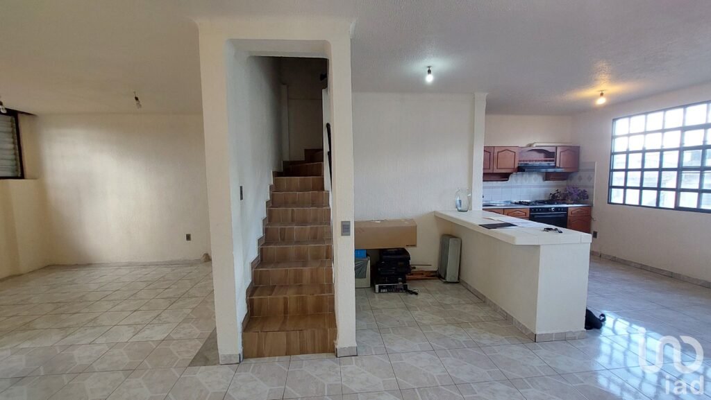 CASA SOLA EN VENTA, C/Accesoria y departamento en CIVAC. Recursos Propios.