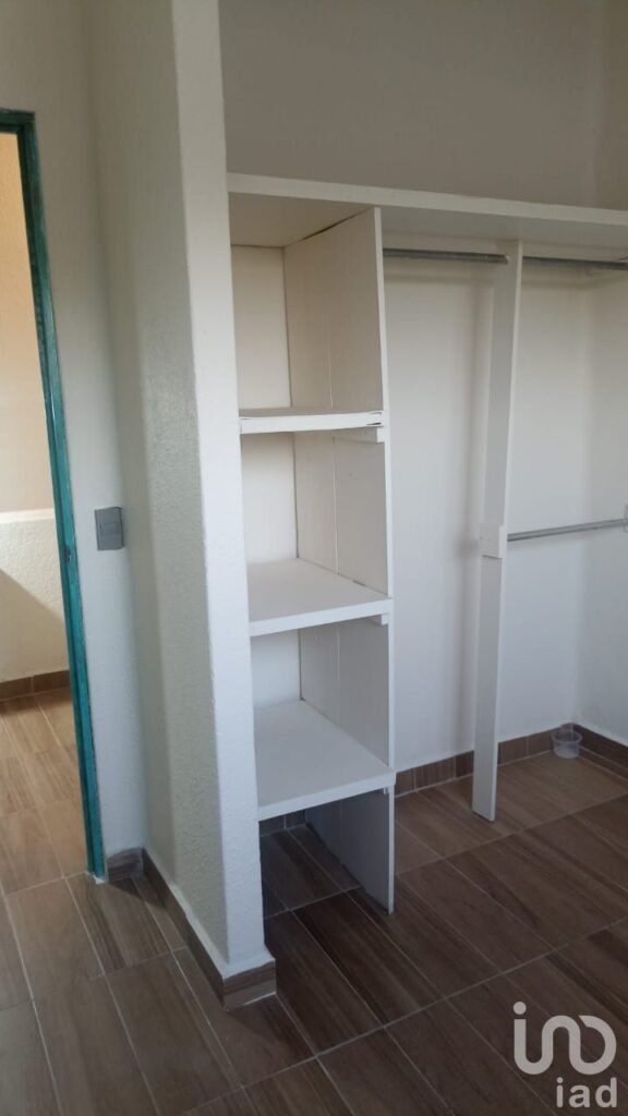 CASA SOLA EN VENTA, C/Accesoria y departamento en CIVAC. Recursos Propios.