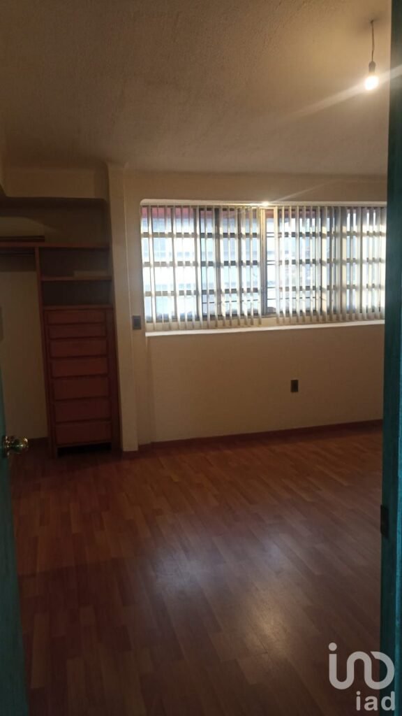 CASA SOLA EN VENTA, C/Accesoria y departamento en CIVAC. Recursos Propios.