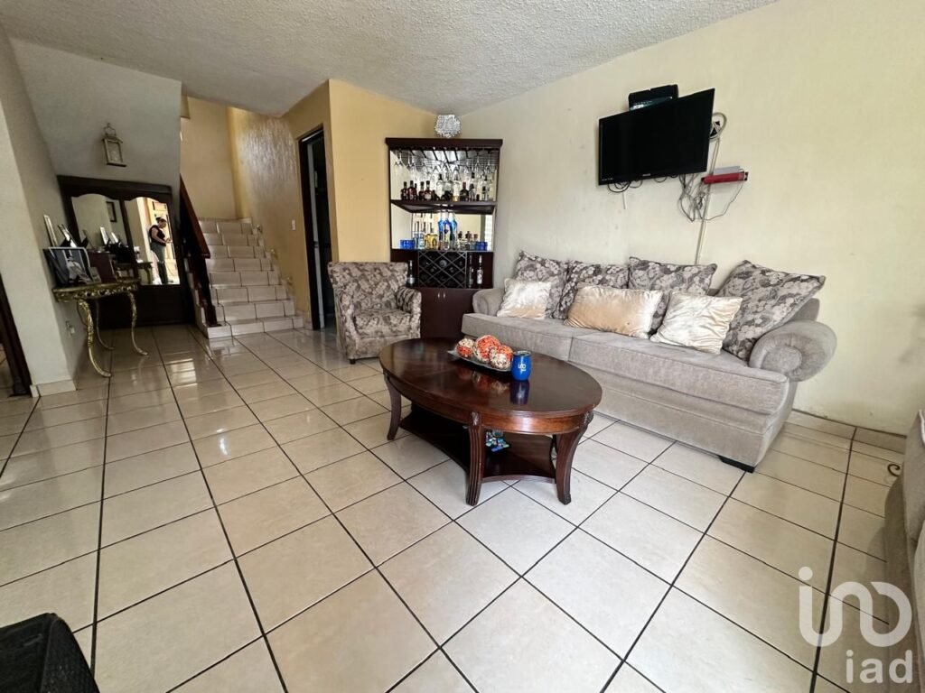 CASA DE DOS NIVELES EN VENTA EN FRACCIONAMIENTO ALAMEDA MAZATLAN SINALOA