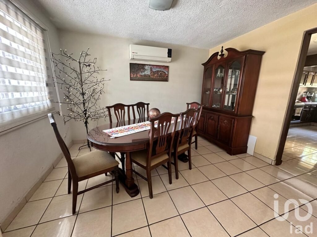 CASA DE DOS NIVELES EN VENTA EN FRACCIONAMIENTO ALAMEDA MAZATLAN SINALOA