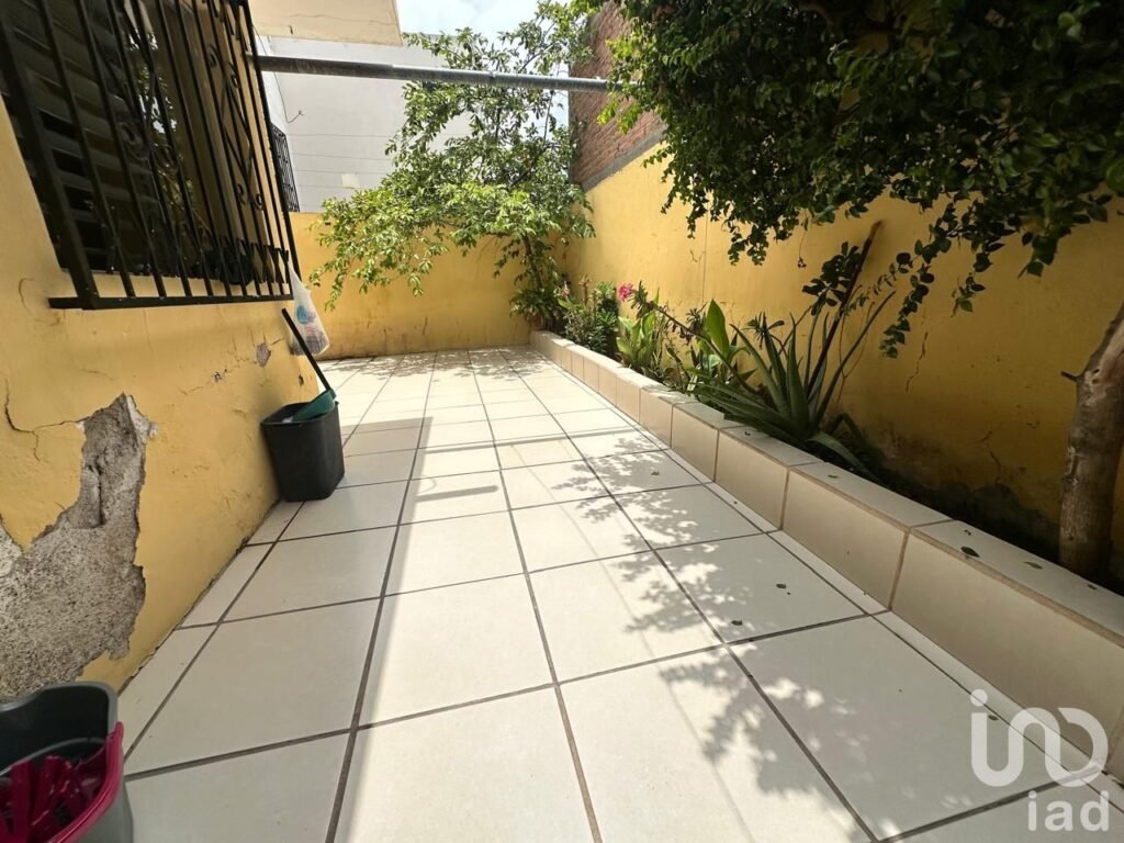 CASA DE DOS NIVELES EN VENTA EN FRACCIONAMIENTO ALAMEDA MAZATLAN SINALOA