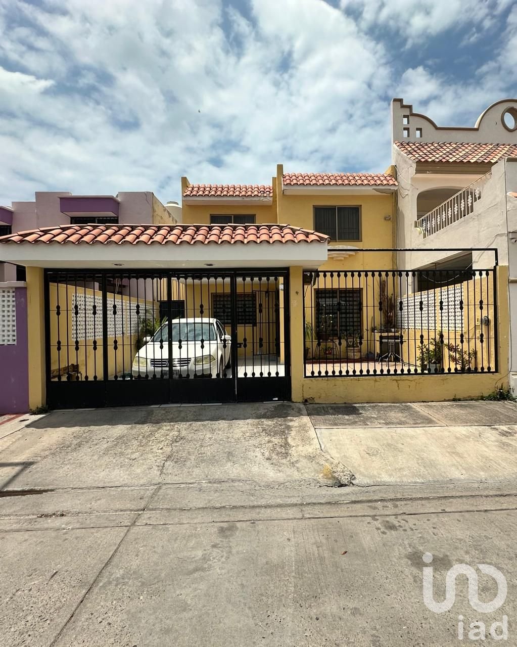 CASA DE DOS NIVELES EN VENTA EN FRACCIONAMIENTO ALAMEDA MAZATLAN SINALOA