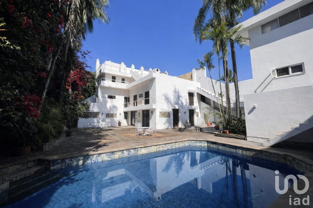 CASA EN VENTA PROPIA PARA HOTEL BOUTIQUE EN EL CENTRO DE CUERNAVACA.