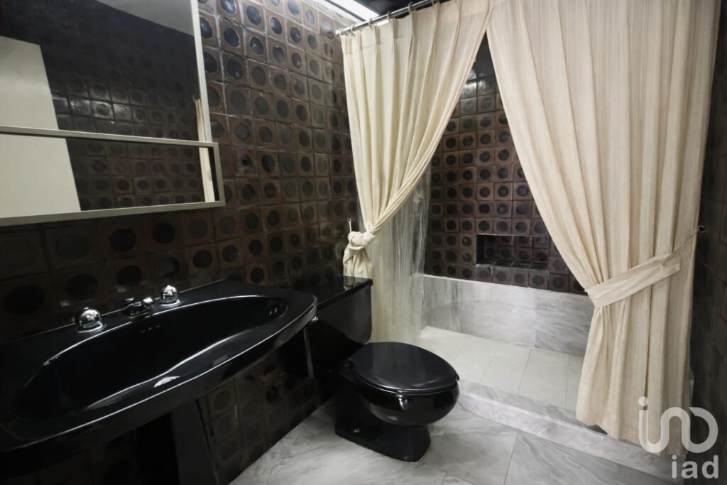 CASA EN VENTA PROPIA PARA HOTEL BOUTIQUE EN EL CENTRO DE CUERNAVACA.