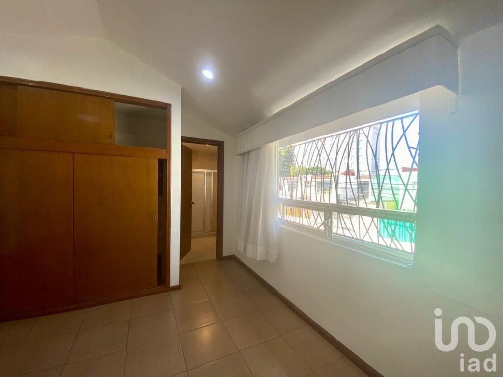 Casa con uso de suelo comercial en venta