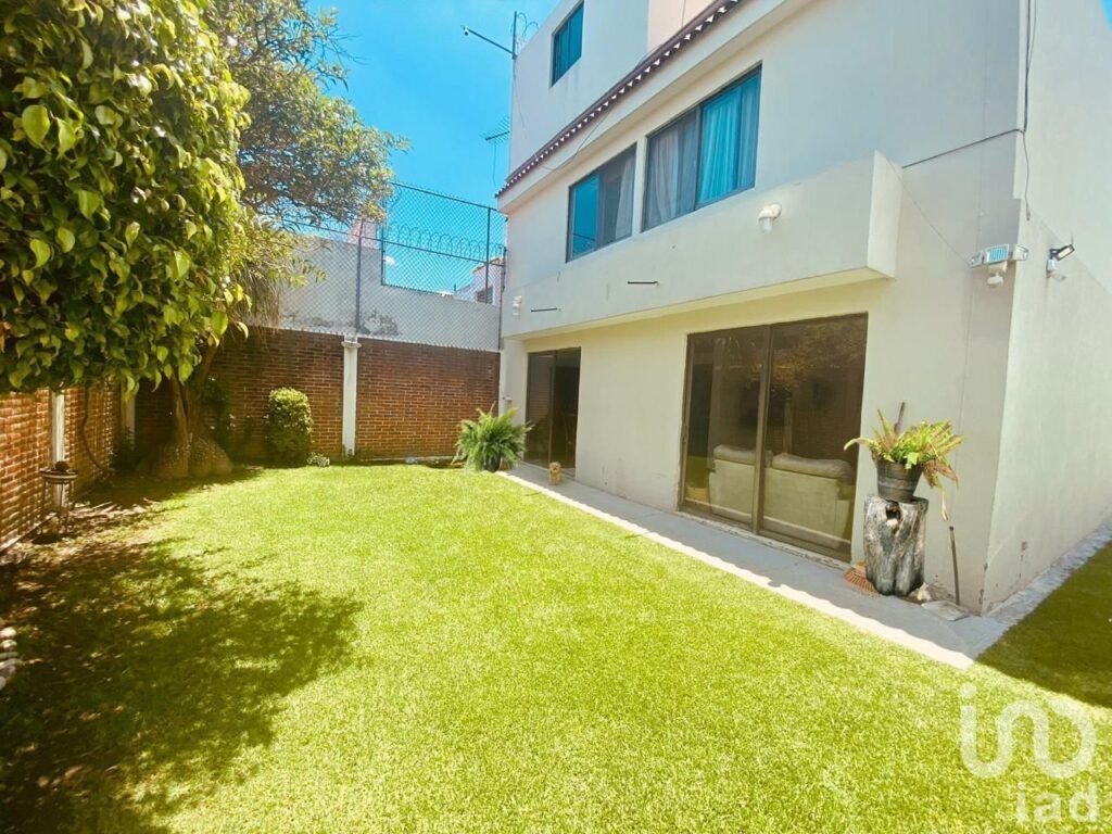 Casa con uso de suelo comercial en venta