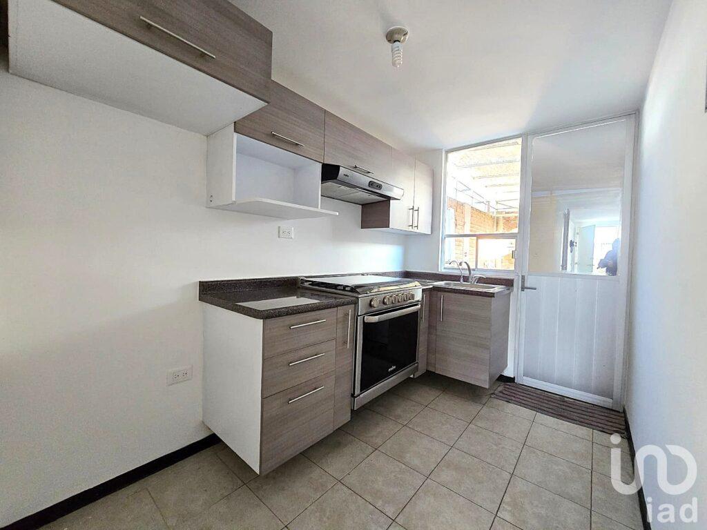 CASA EN VENTA CON HABITACION EN PLANTA BAJA, ZONA VOLKSWAGEN, CUAUTLANCINGO