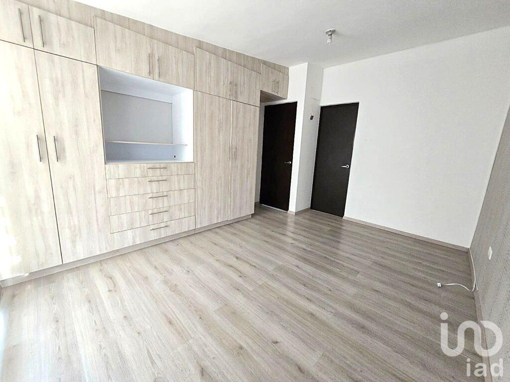 CASA EN VENTA CON HABITACION EN PLANTA BAJA, ZONA VOLKSWAGEN, CUAUTLANCINGO