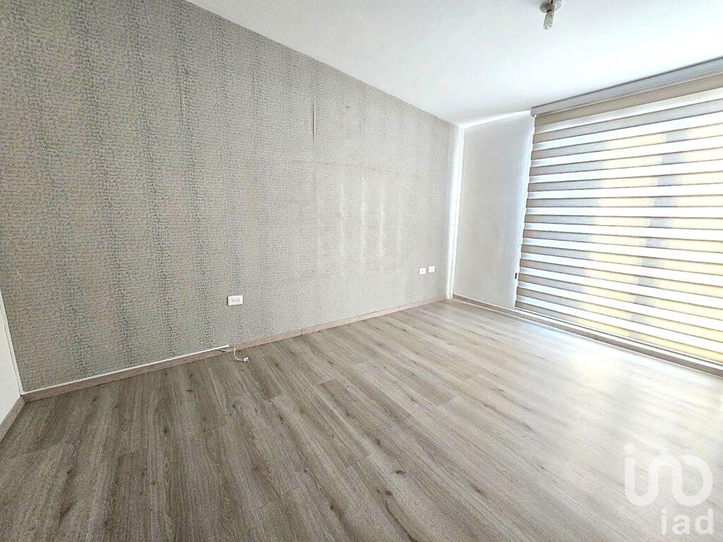 CASA EN VENTA CON HABITACION EN PLANTA BAJA, ZONA VOLKSWAGEN, CUAUTLANCINGO