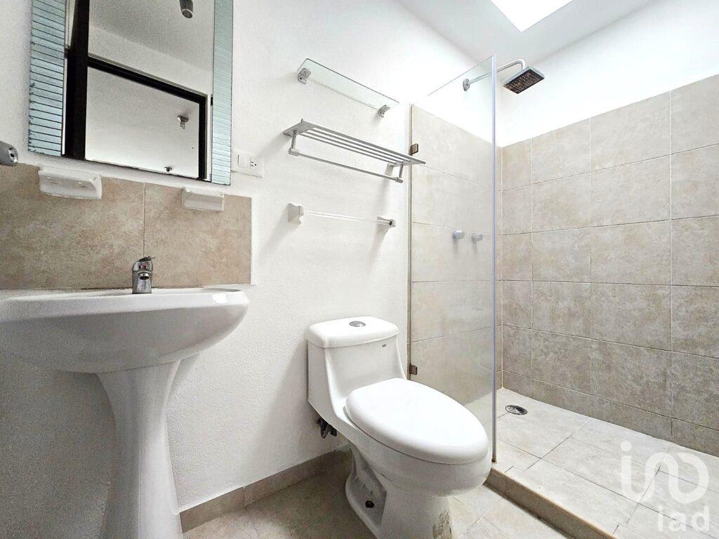 CASA EN VENTA CON HABITACION EN PLANTA BAJA, ZONA VOLKSWAGEN, CUAUTLANCINGO