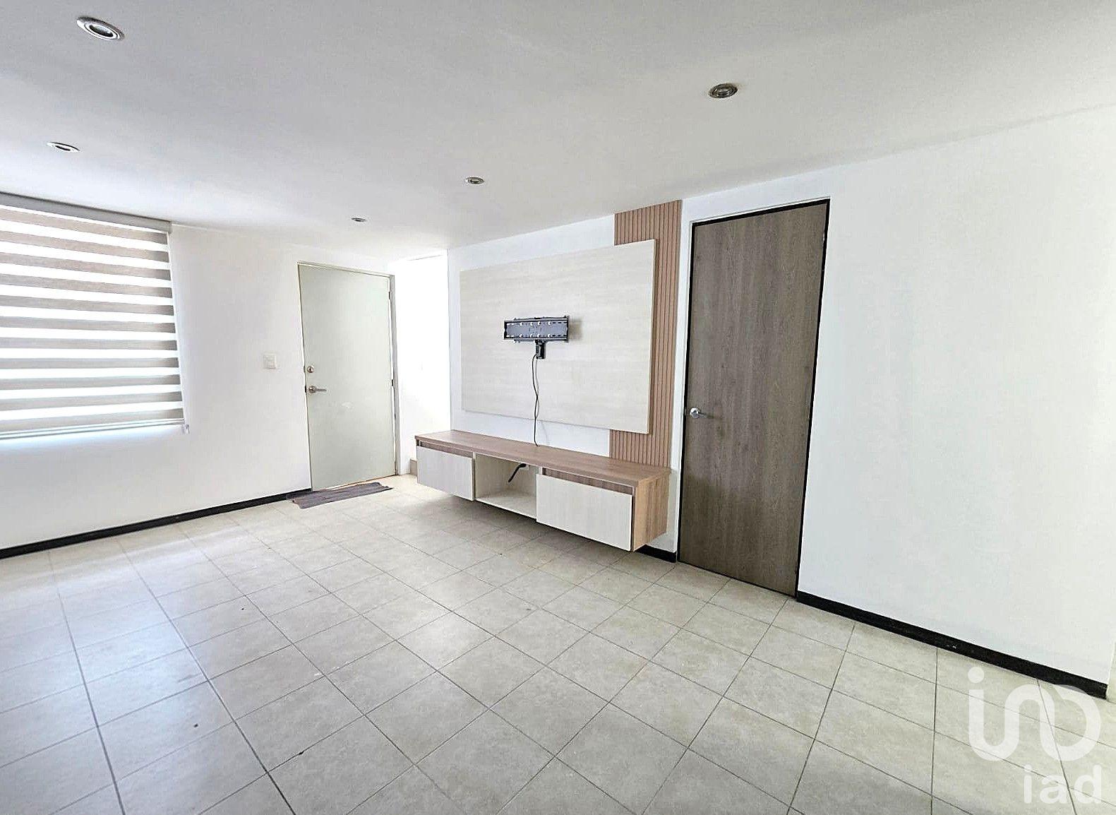 CASA EN VENTA CON HABITACION EN PLANTA BAJA, ZONA VOLKSWAGEN, CUAUTLANCINGO