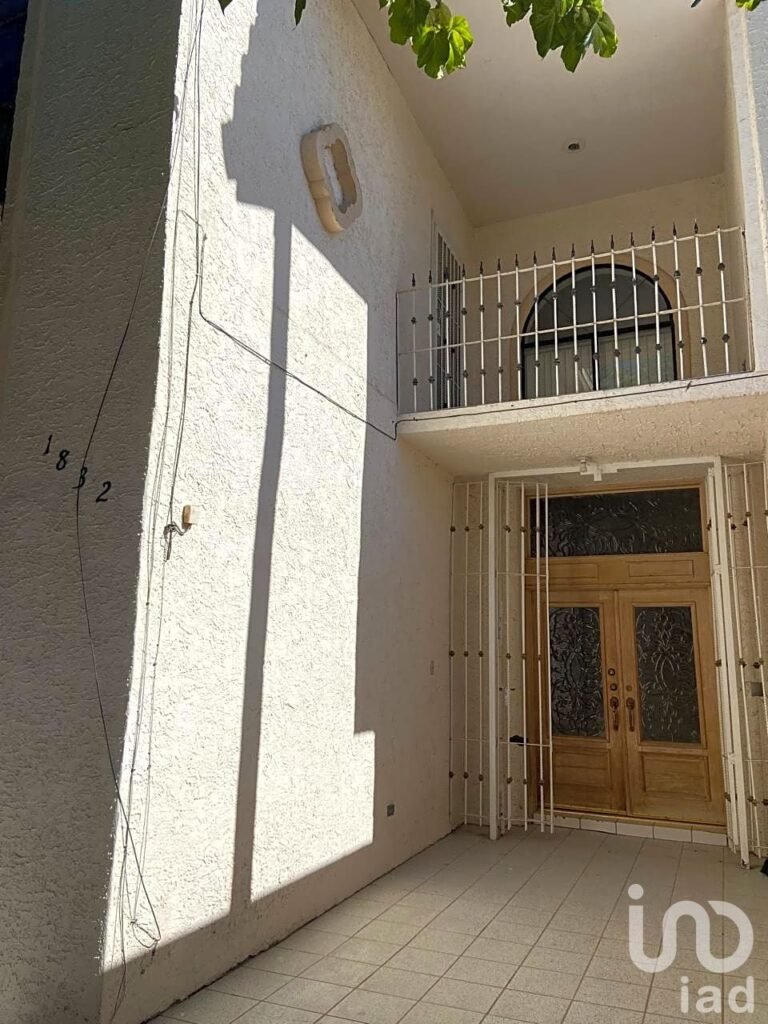 CASA RENTA FRACC. VILLAHERMOSA