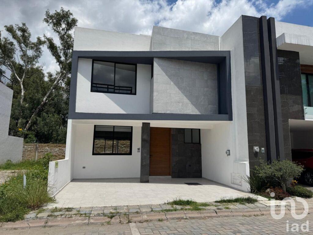 CASA EN VENTA EN FRACCIONAMIENTO CERRADO A 5 MINUTOS DE PLAZA SAN DIEGO EN CHOLULA
