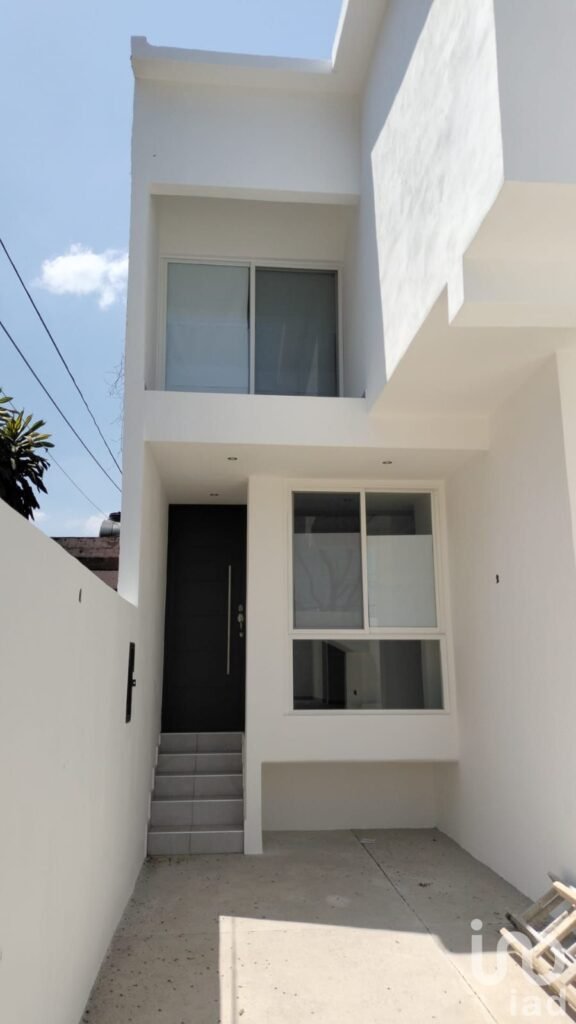 VENTA DE CASA EN VISTA HERMOSA CUERNAVACA IDEAL PARA RESIDENCIA, SPA O CLINICA DE BELLEZA.