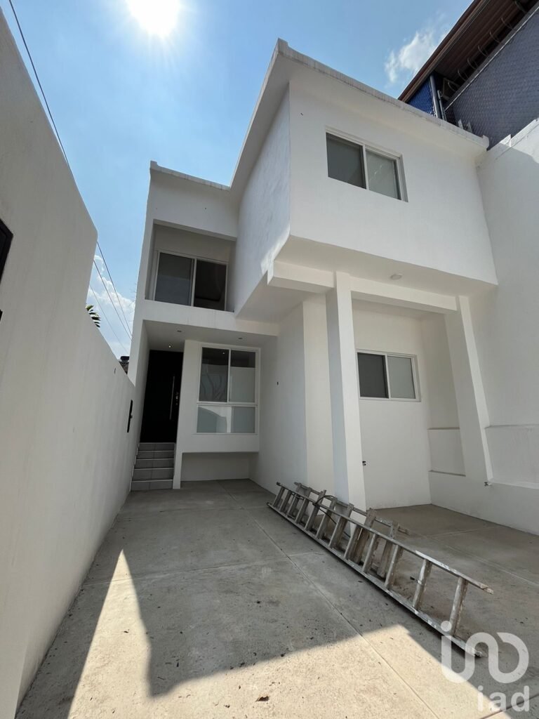 VENTA DE CASA EN VISTA HERMOSA CUERNAVACA IDEAL PARA RESIDENCIA, SPA O CLINICA DE BELLEZA.