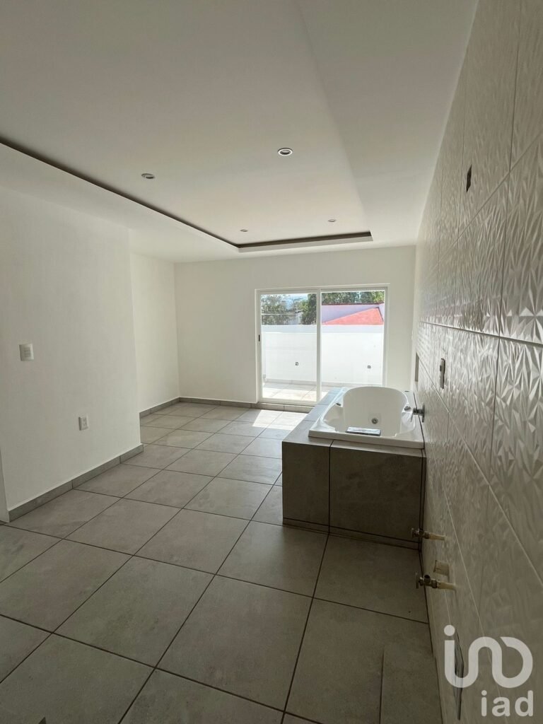 VENTA DE CASA EN VISTA HERMOSA CUERNAVACA IDEAL PARA RESIDENCIA, SPA O CLINICA DE BELLEZA.
