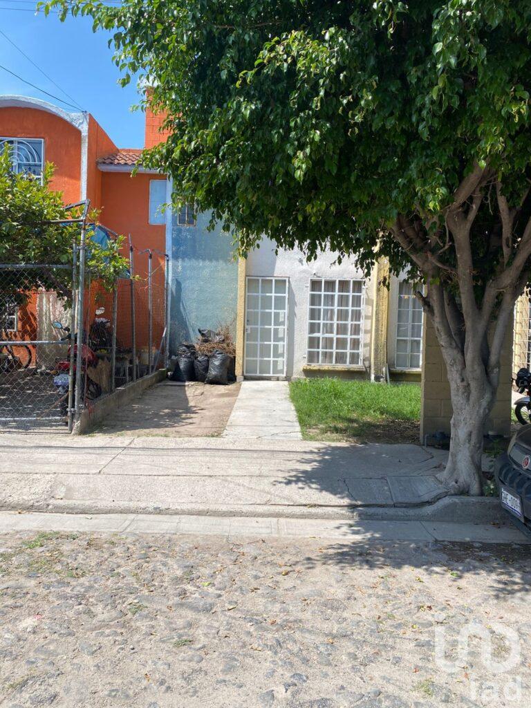 CASA EN VENTA EN FRACCIONAMIENTO VALLE LOS NARANJOS, CELAYA