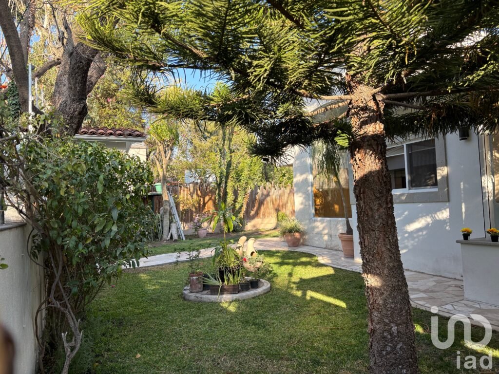 CASA EN VENTA EN ESQUINA EN JURICA CAMPESTRE CON RECÁMARAS EN PLANTA BAJA