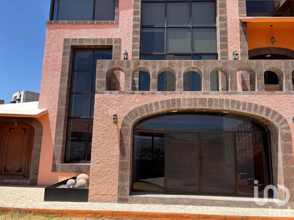CASA EN VENTA CON VISTA PANORÁMICA A LOS ARCOS Y CIUDAD DE QUERÉTARO