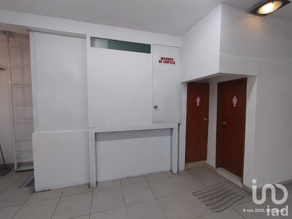 Local sobre 16 de septiembre, a unas calles del CFE de la 16 de sep(planta alta) 30m2 con minibodega