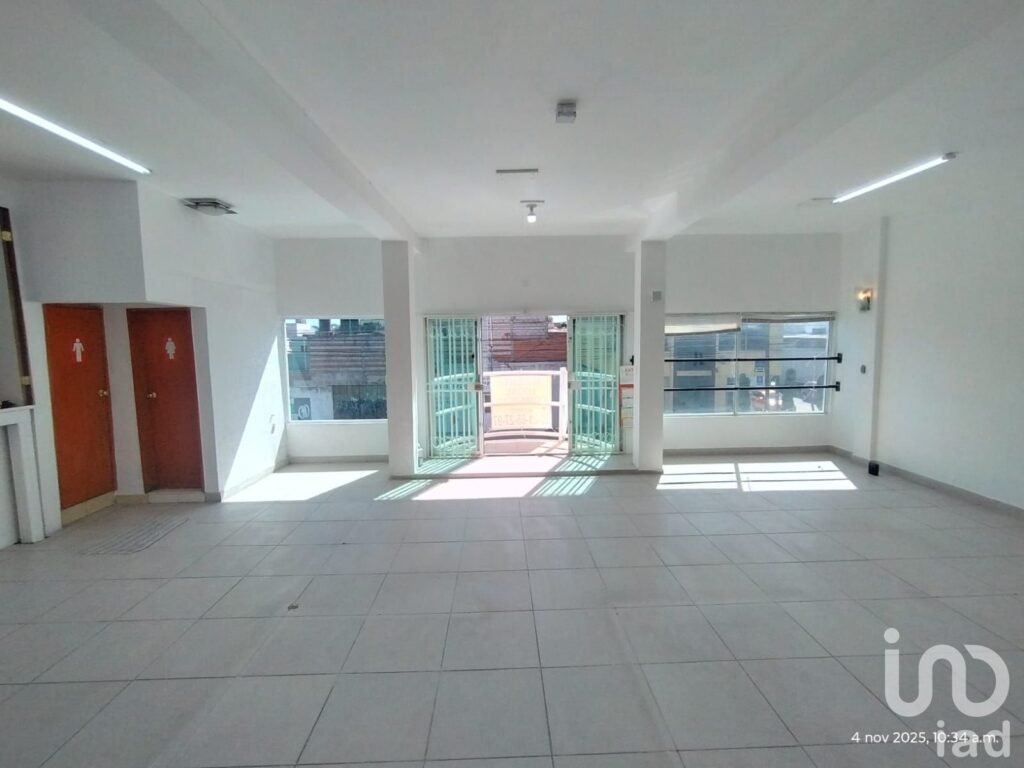 Local sobre 16 de septiembre, a unas calles del CFE de la 16 de sep(planta alta) 30m2 con minibodega