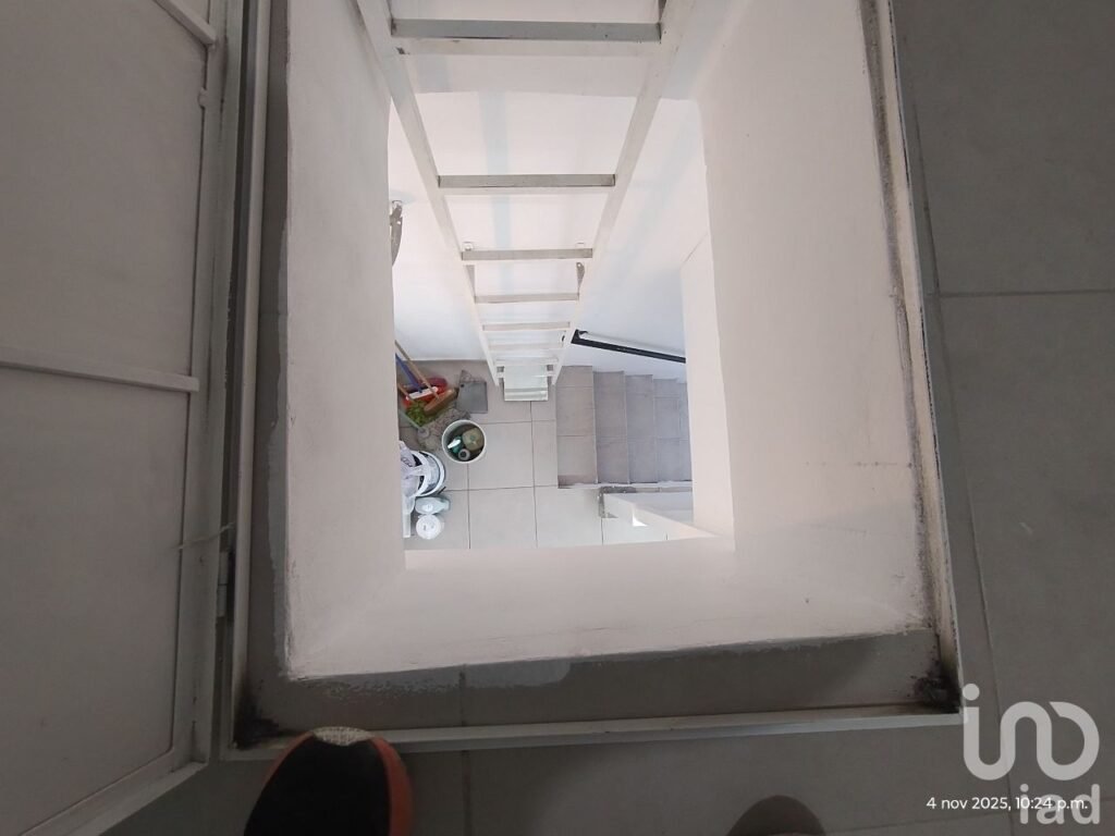 Local sobre 16 de septiembre, a unas calles del CFE de la 16 de sep(planta alta) 30m2 con minibodega