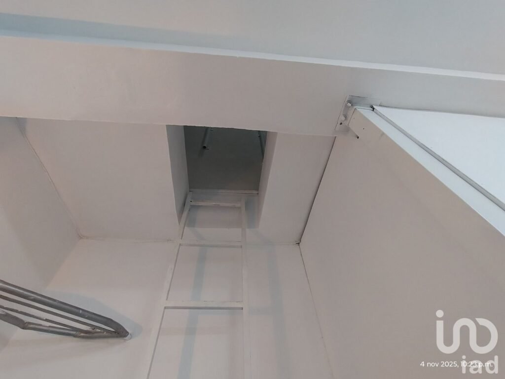 Local sobre 16 de septiembre, a unas calles del CFE de la 16 de sep(planta alta) 30m2 con minibodega