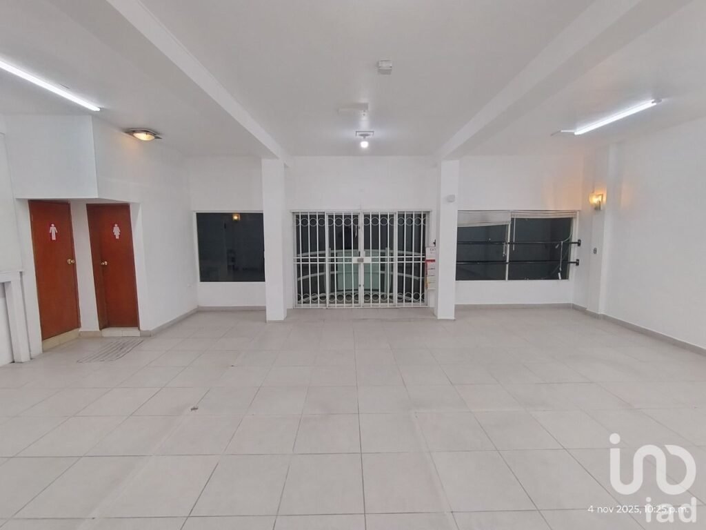 Local sobre 16 de septiembre, a unas calles del CFE de la 16 de sep(planta alta) 30m2 con minibodega