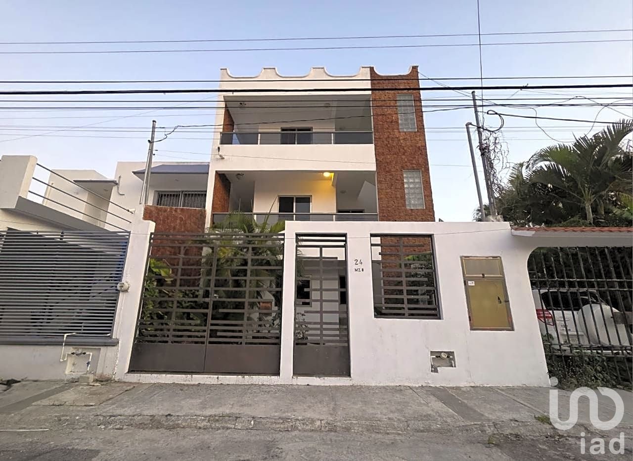 Edificio en Venta en Cancún, con 6 departamentos, a 1 km del Puente Nichupté