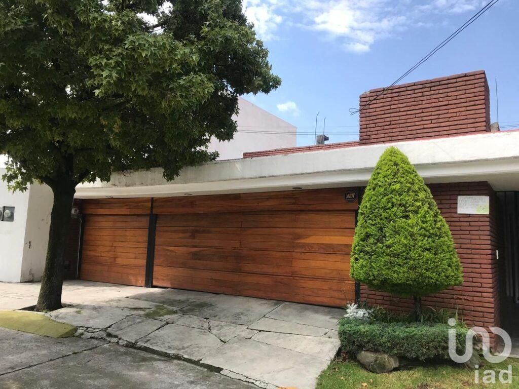 CASA EN VENTA TECAMACHALCO calle cerrada