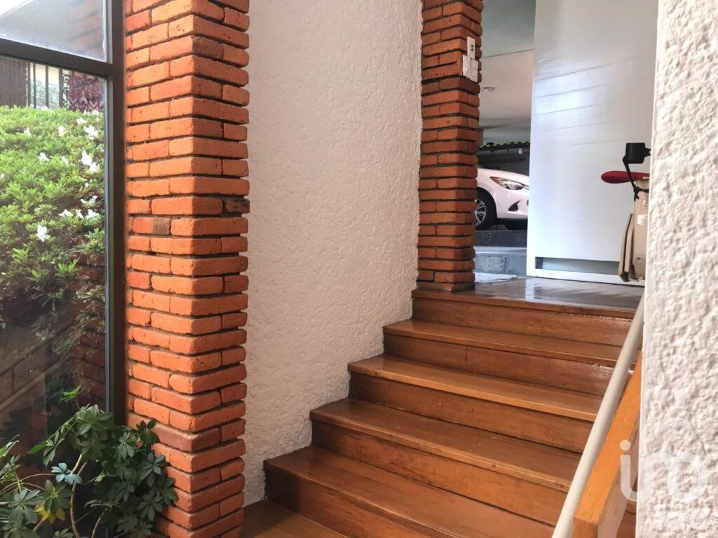 CASA EN VENTA TECAMACHALCO calle cerrada