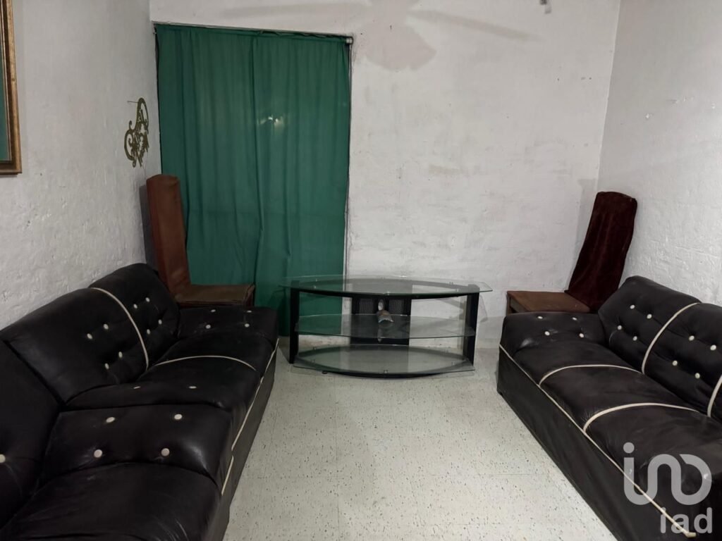 SE RENTA CASA DE TRES HABITACIONES EN PORFIRIO DIAZ CD JUAREZ