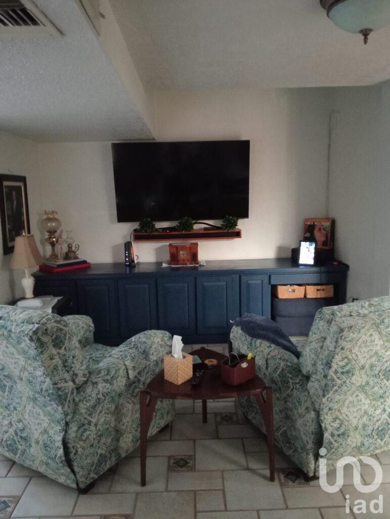 SE VENDE CASA DE TRES RECAMARAS EN AV. DE LA RAZA