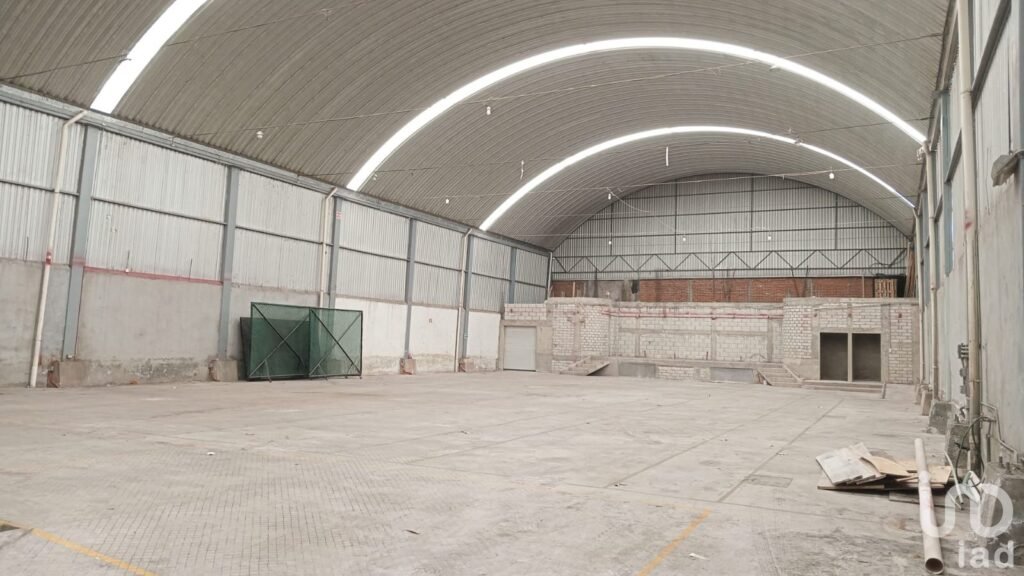 Bodega en renta Col. Bugambilias con 756m2. Acceso a: 16 de Septiembre,Ave. Margaritas y 14 sur.