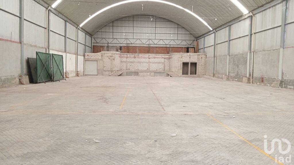Bodega en renta Col. Bugambilias con 756m2. Acceso a: 16 de Septiembre,Ave. Margaritas y 14 sur.