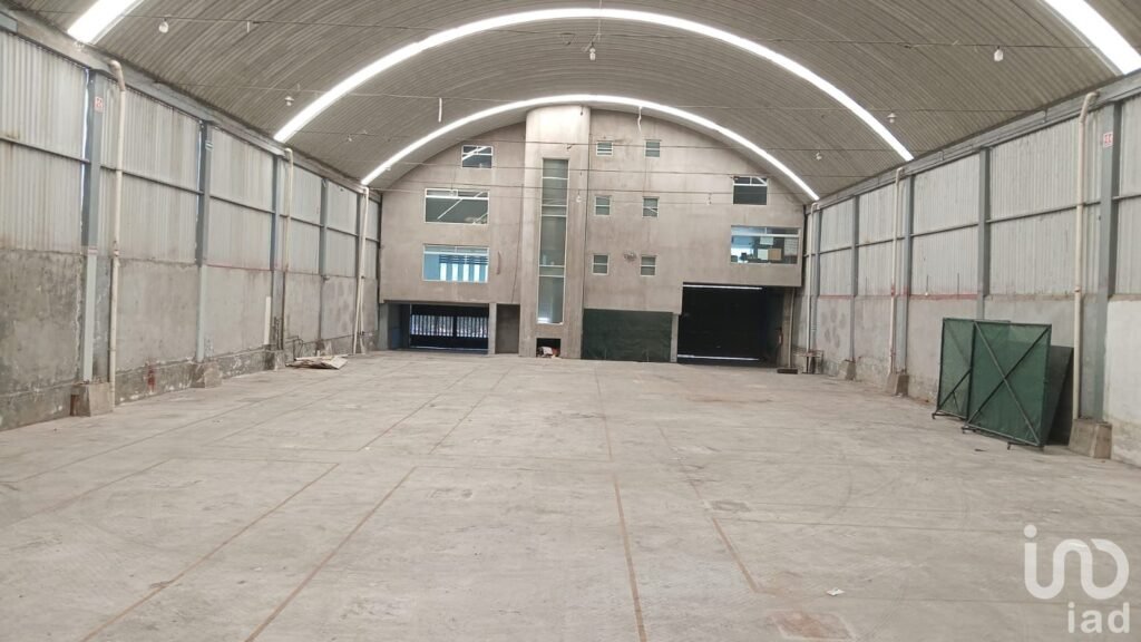Bodega en renta Col. Bugambilias con 756m2. Acceso a: 16 de Septiembre,Ave. Margaritas y 14 sur.