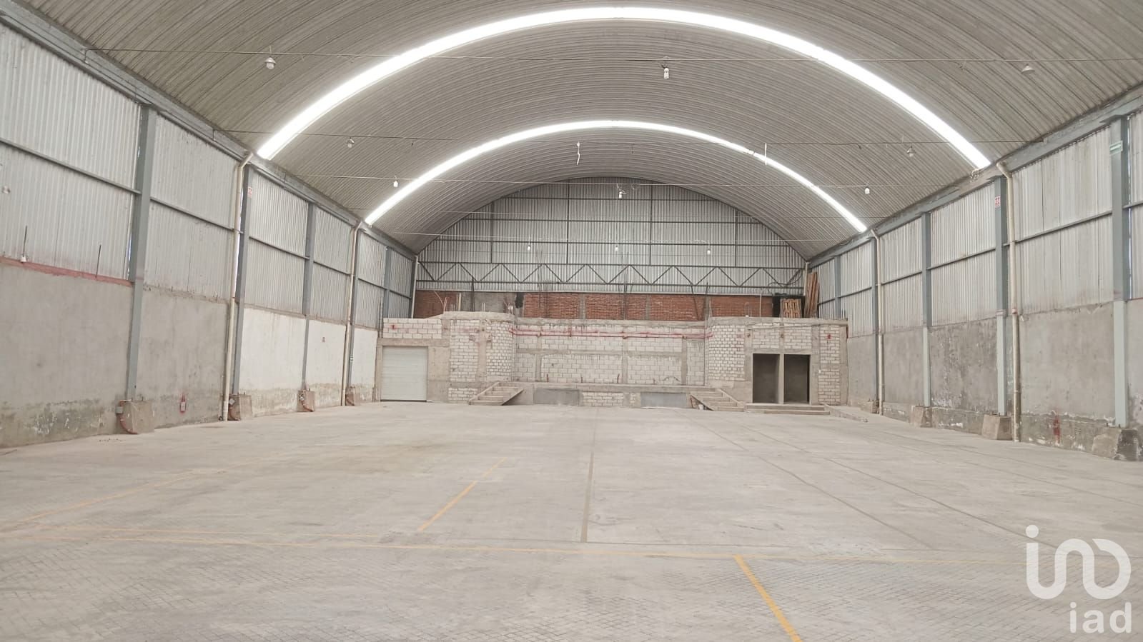 Bodega en renta Col. Bugambilias con 756m2. Acceso a: 16 de Septiembre,Ave. Margaritas y 14 sur.