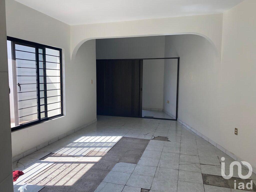 Casa con local comercial en Cuautla, Morelos