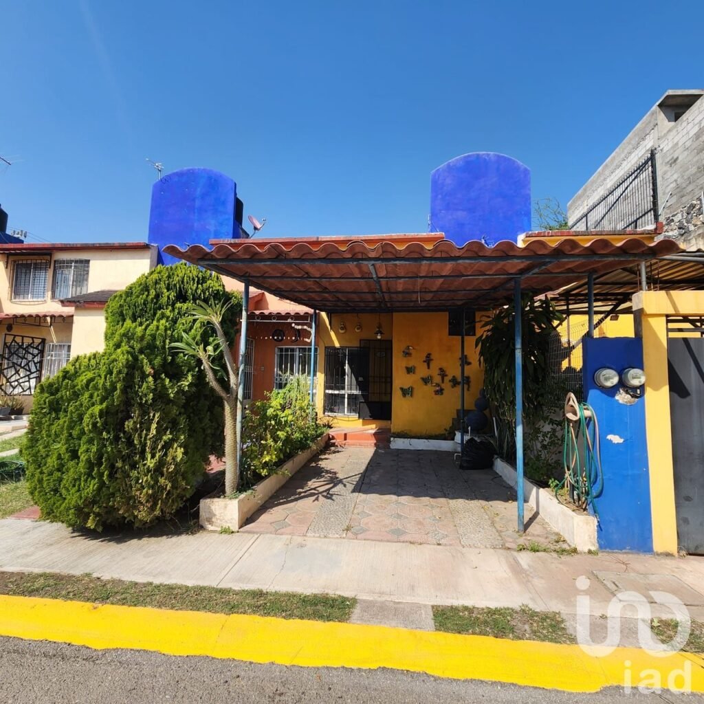Casa Venta 2 recamaras Centro Xochitepec con vigilancia
