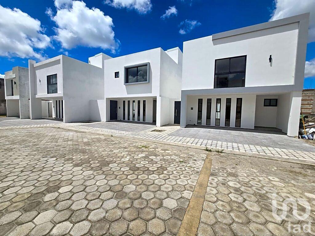 VENTA DE CASA NUEVA ZONA TLAXCALANCINGO 3 HABITACIONES C/U CON BAÑO COMPLETO