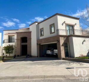 Casa en Venta Zona Campos Eliseos Equipada Acabados de Lujo