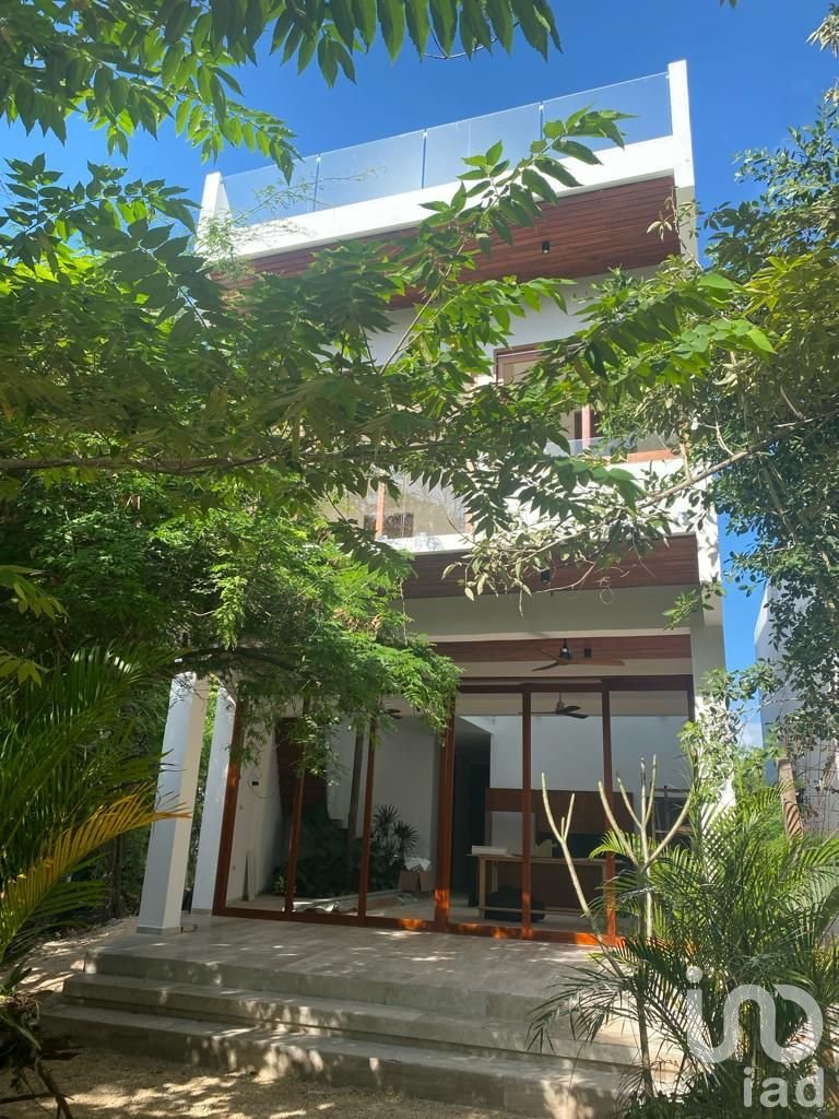 VENTA DE CASA EN LA ZONA DIAMANTE EN PLAYA DEL CARMEN (VILLA MIRAMAR)...