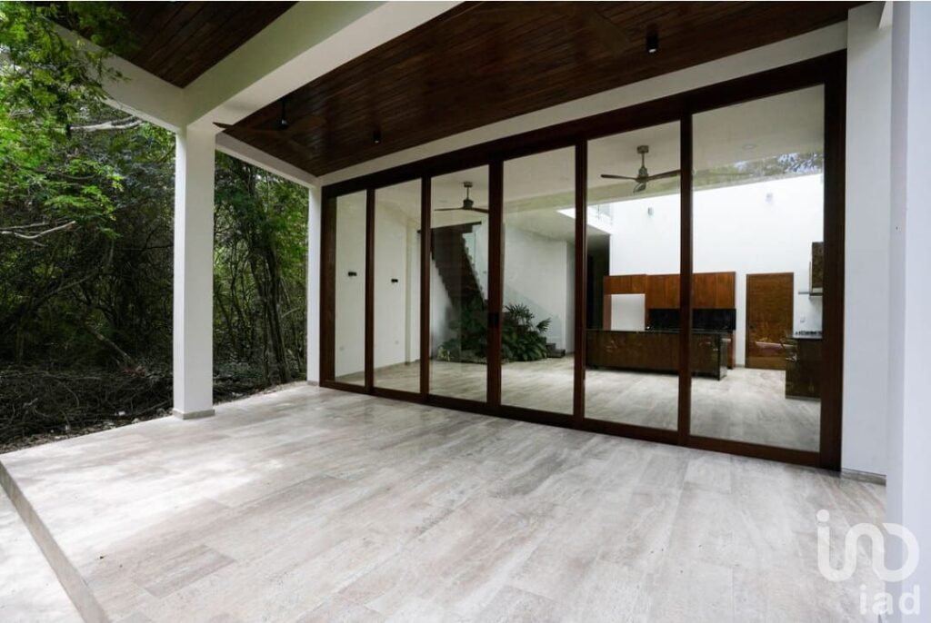 VENTA DE CASA EN LA ZONA DIAMANTE EN PLAYA DEL CARMEN (VILLA MIRAMAR)...