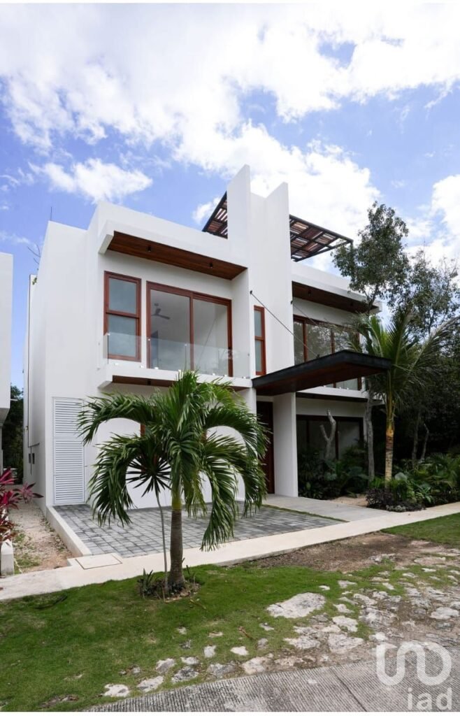 VENTA DE CASA EN LA ZONA DIAMANTE EN PLAYA DEL CARMEN (VILLA MIRAMAR)...