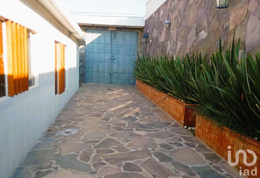 Casa en venta en el corazon de Apan Hidalgo, Lista para habitar, con Local.