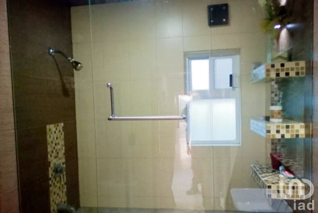 Casa en venta en el corazon de Apan Hidalgo, Lista para habitar, con Local.