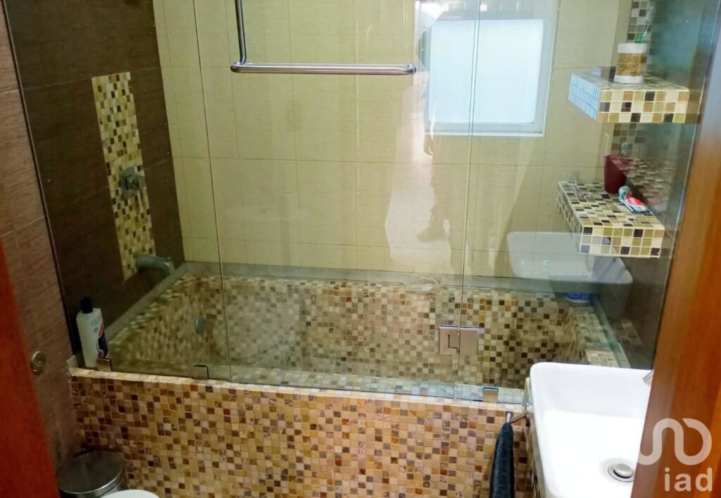 Casa en venta en el corazon de Apan Hidalgo, Lista para habitar, con Local.